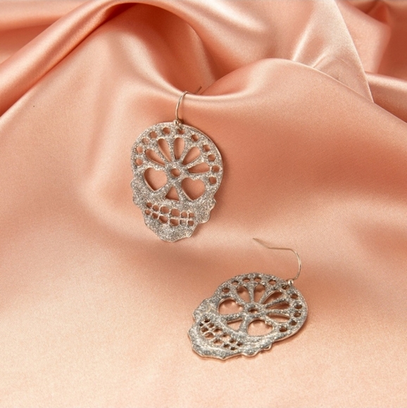 🆕️ Sparkly Sugar Skull Earrings - Picture 1 of 7